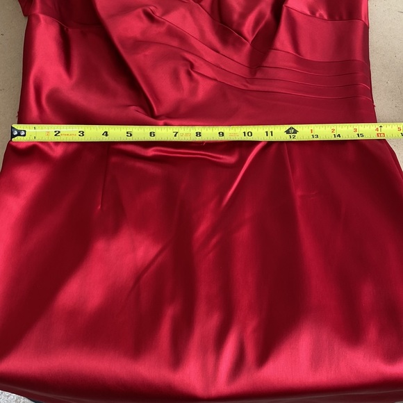 Chetta B Dress. Red Sateen Feel. Size 12. Beautiful Fabric - Picture 13 of 14
